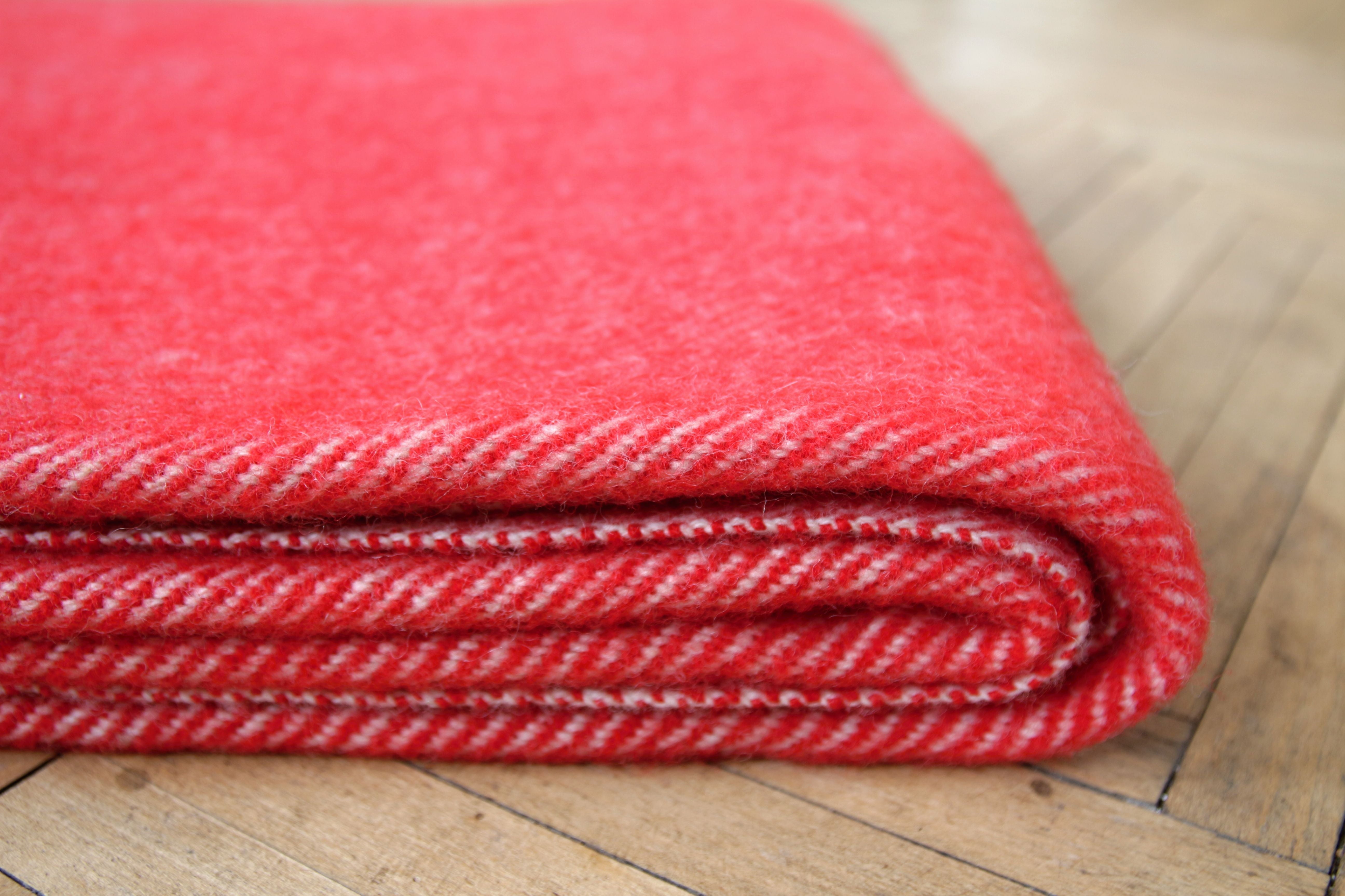 Sheep wool blanket - red